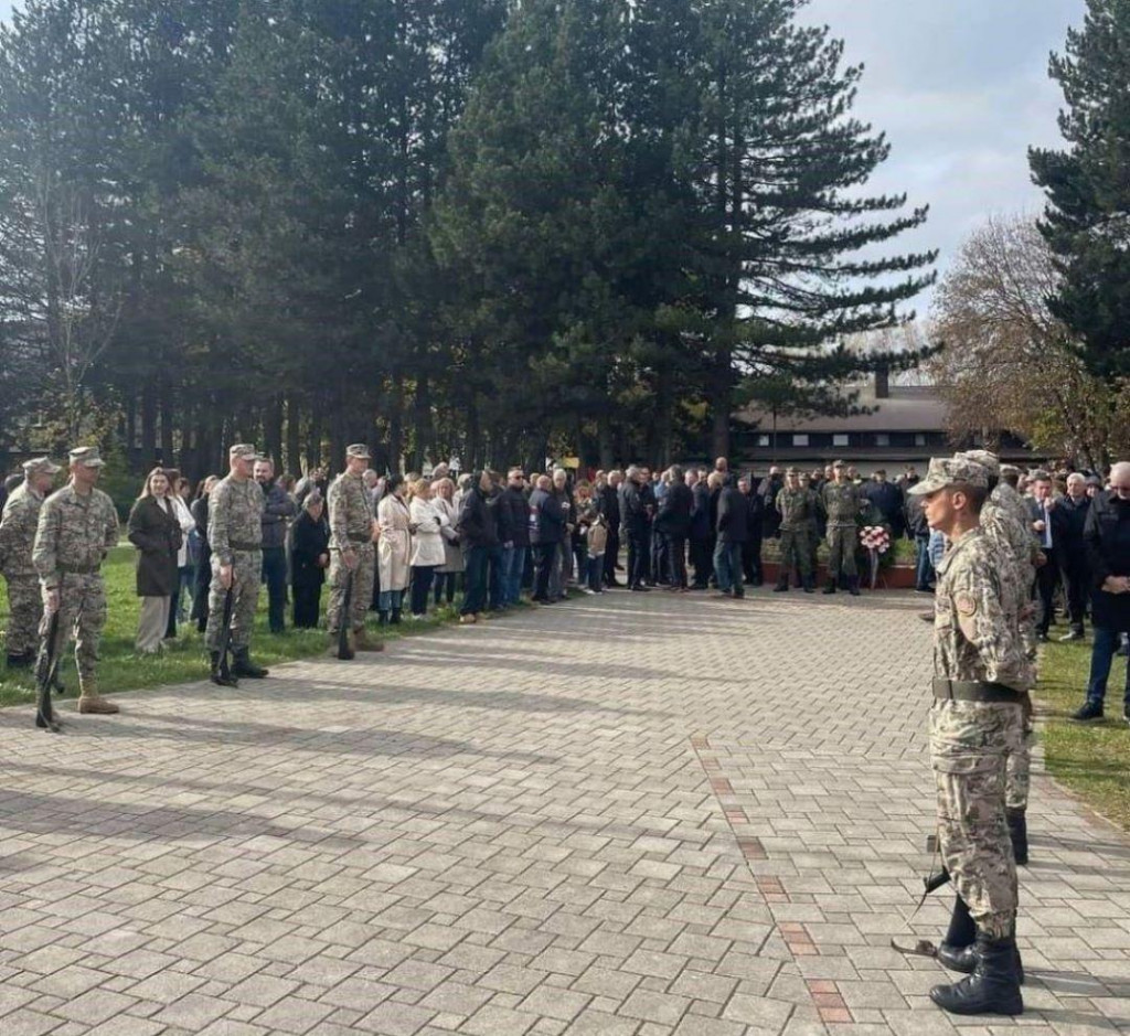 &lt;p&gt;KUPRES, 3. studenoga (FENA) - U organizaciji opД‡ine Kupres i udruga proisteklih iz Domovinskog rata u nedjelju je u Kupresu obiljeЕѕena 30. obljetnica osloboД‘enja tog grada. (Foto FENA/Mario LonДЌar)&lt;/p&gt;